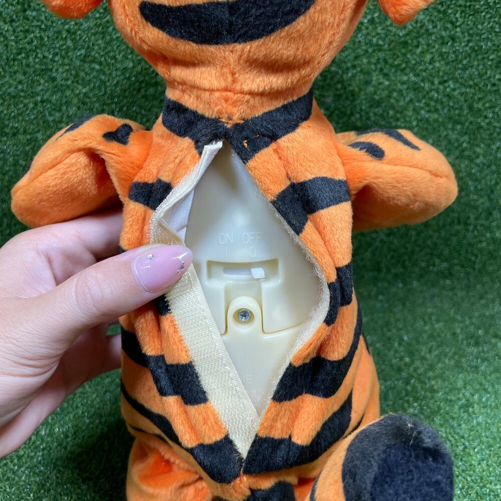 Vintage 1998 Disney Bounce Around Tigger Interactive Plush Toy - Picture 5 of 5